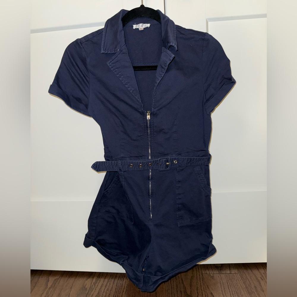 TCEC Navy Blue Collared Romper’s size M